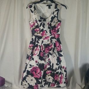 White House Black Market SZ 00 Pink Floral Dress